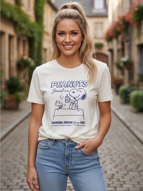 NWT Peanuts Snoopy Graphic T-shirt